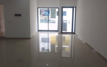 Apartamento/Condomínio com Estúdio e 3 casas de ba