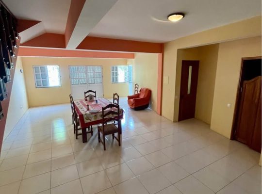 Vende-se Casa/ prédio em Cruz de João Évora – Opor