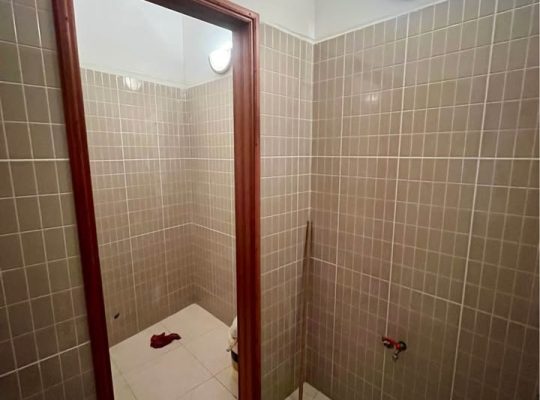 Vende-se Casa/ prédio em Cruz de João Évora – Opor