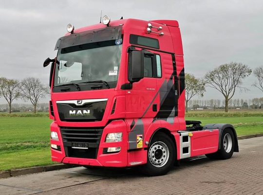 VENDE-SE CAMIÃO MAN 18.500 TGX