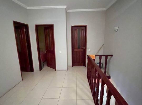 Vende-se Casa/ prédio em Cruz de João Évora – Opor
